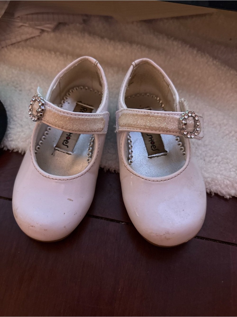 Girls White Mary Jane Dress Shoes with Sparkle Strap